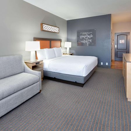 La Quinta By Wyndham Dallas Love Field Bagian luar foto