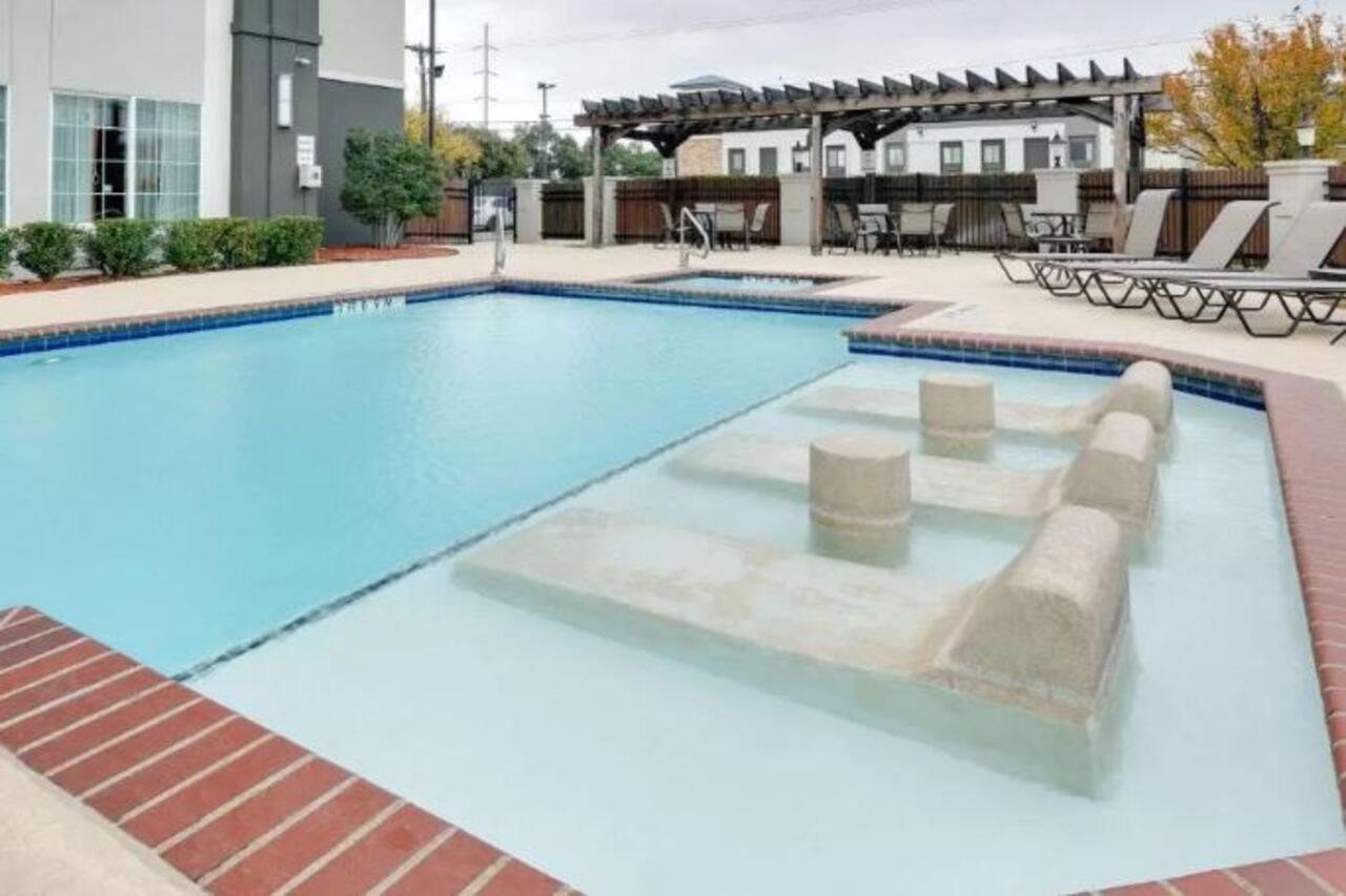 La Quinta By Wyndham Dallas Love Field Bagian luar foto