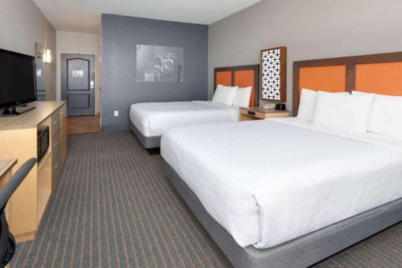 La Quinta By Wyndham Dallas Love Field Bagian luar foto