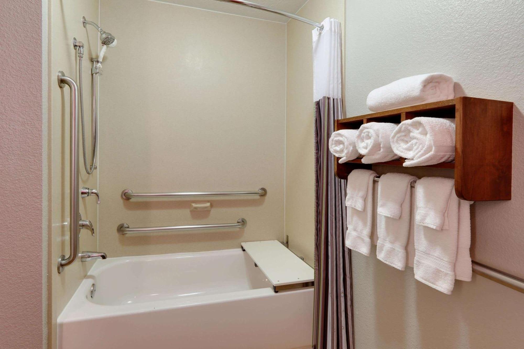 La Quinta By Wyndham Dallas Love Field Bagian luar foto
