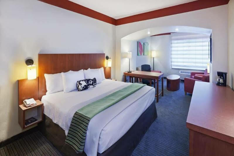 La Quinta By Wyndham Dallas Love Field Bagian luar foto